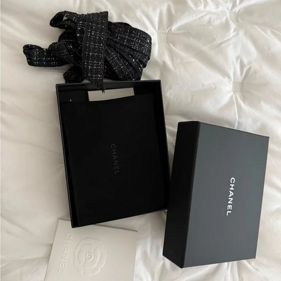 Chanel Classic Wallet Brown/Beige. Brand New Full Set with Receipt - Picture 1 of 4